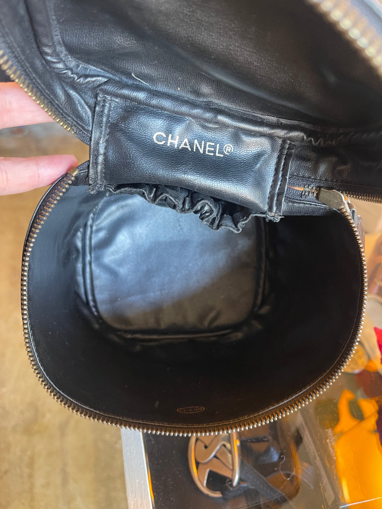 Load image into Gallery viewer, Vintage Chanel Vanity Case Bag
