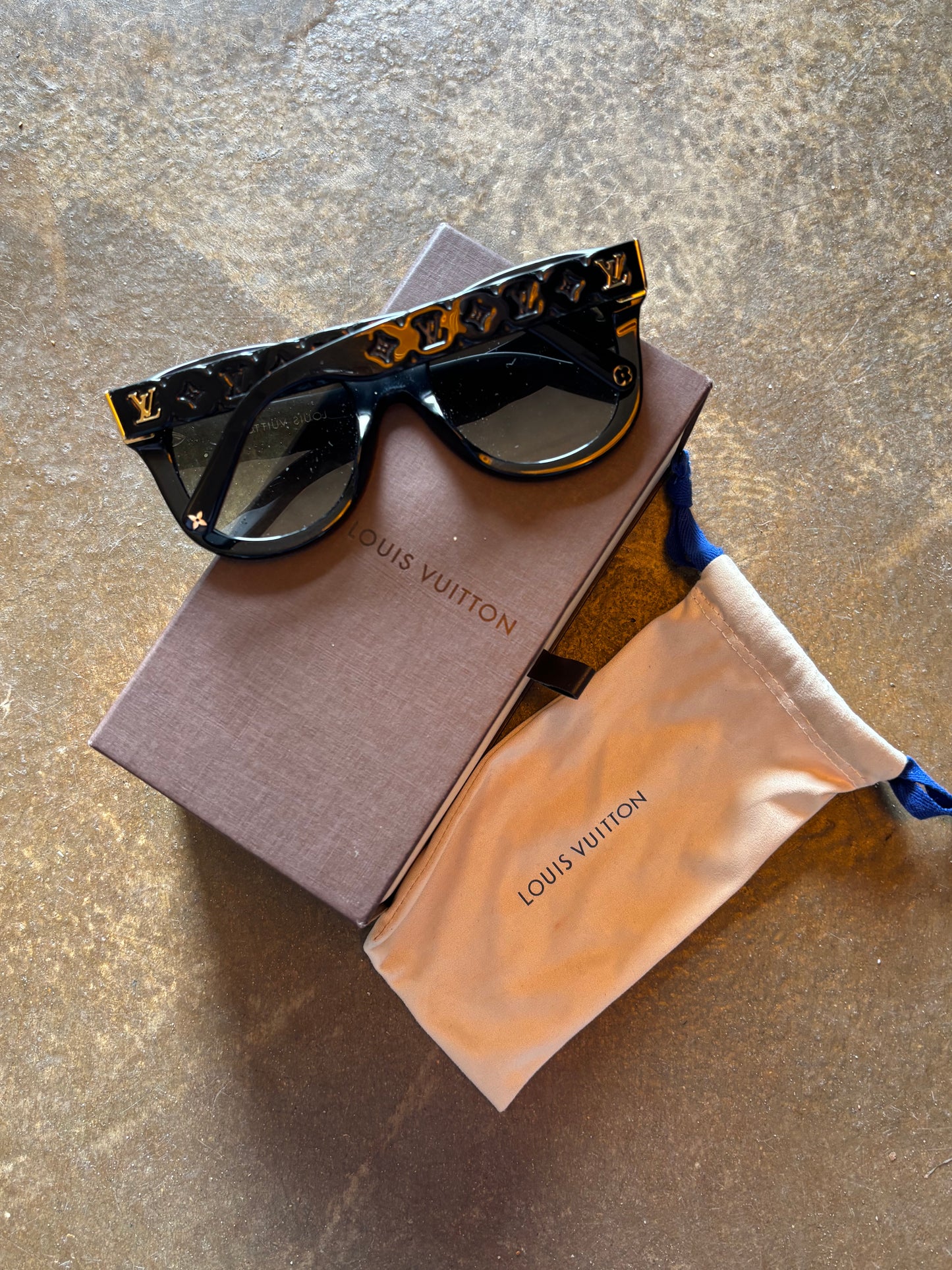 Louis Vuitton Empreinte Round Oversized Sunglasses