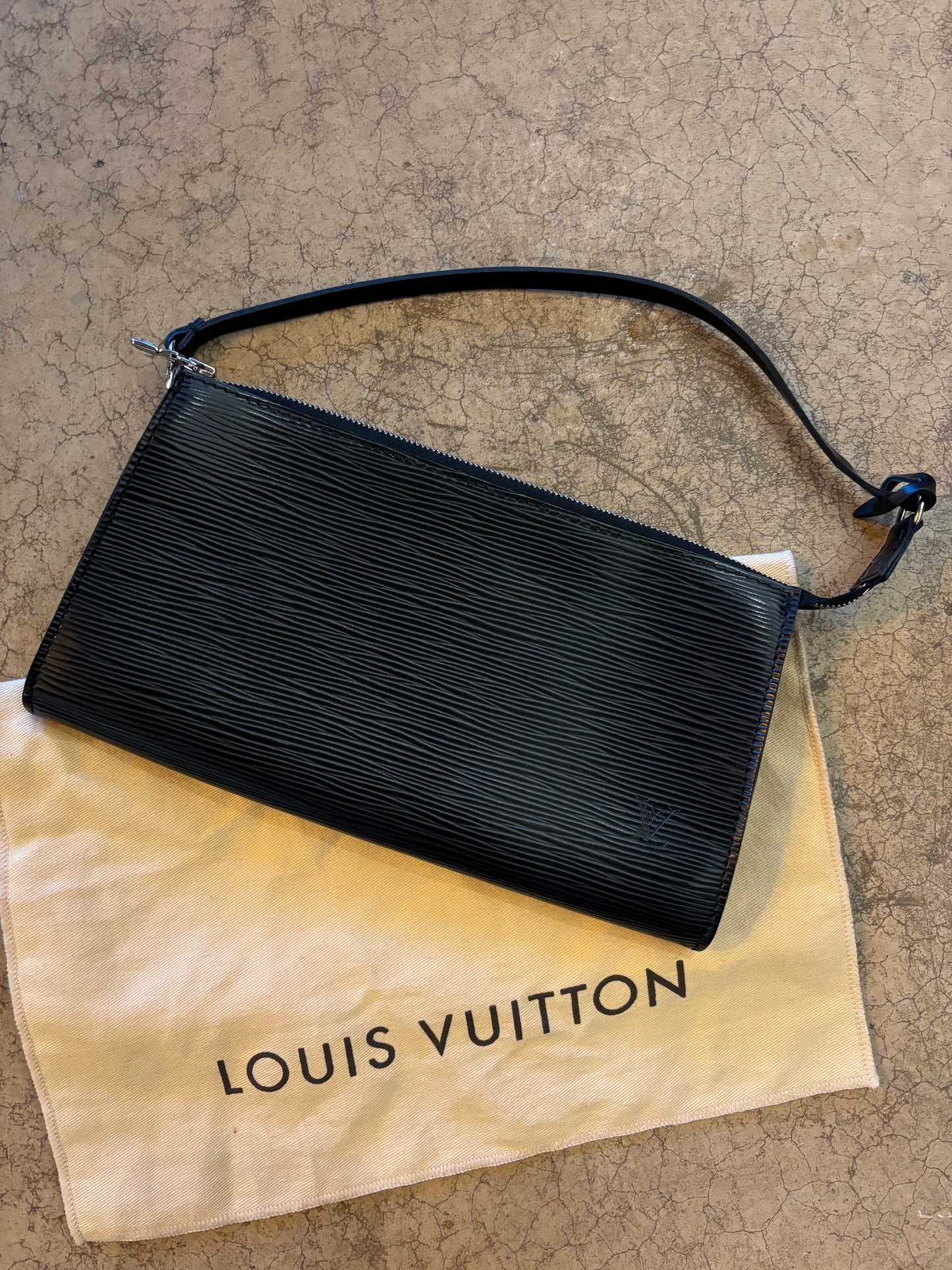 Louis Vuitton Black Epi Pochette