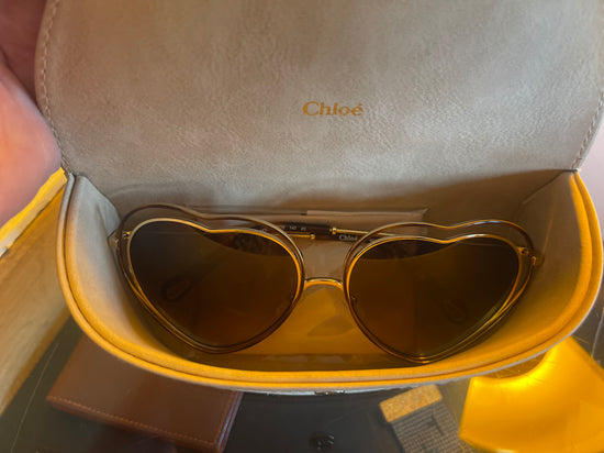Load image into Gallery viewer, Chloe Poppy Heart Sunglasses
