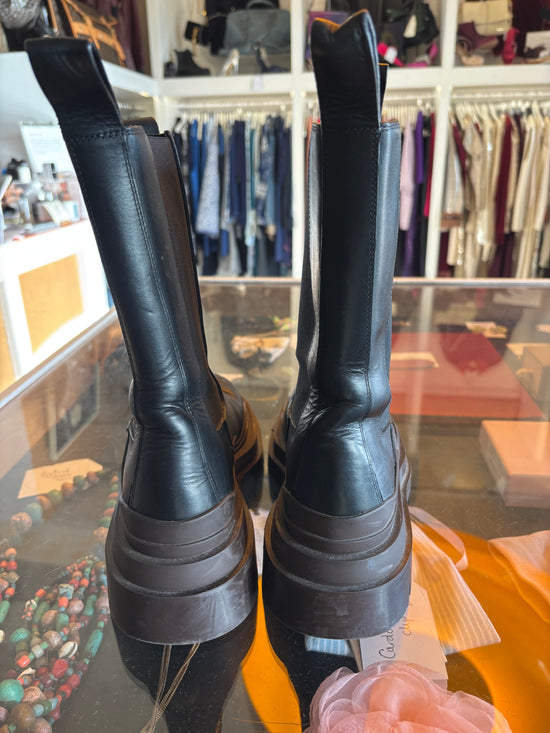 Bottega Veneta Tire Chelsea Boots