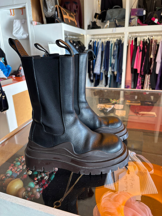 Bottega Veneta Tire Chelsea Boots