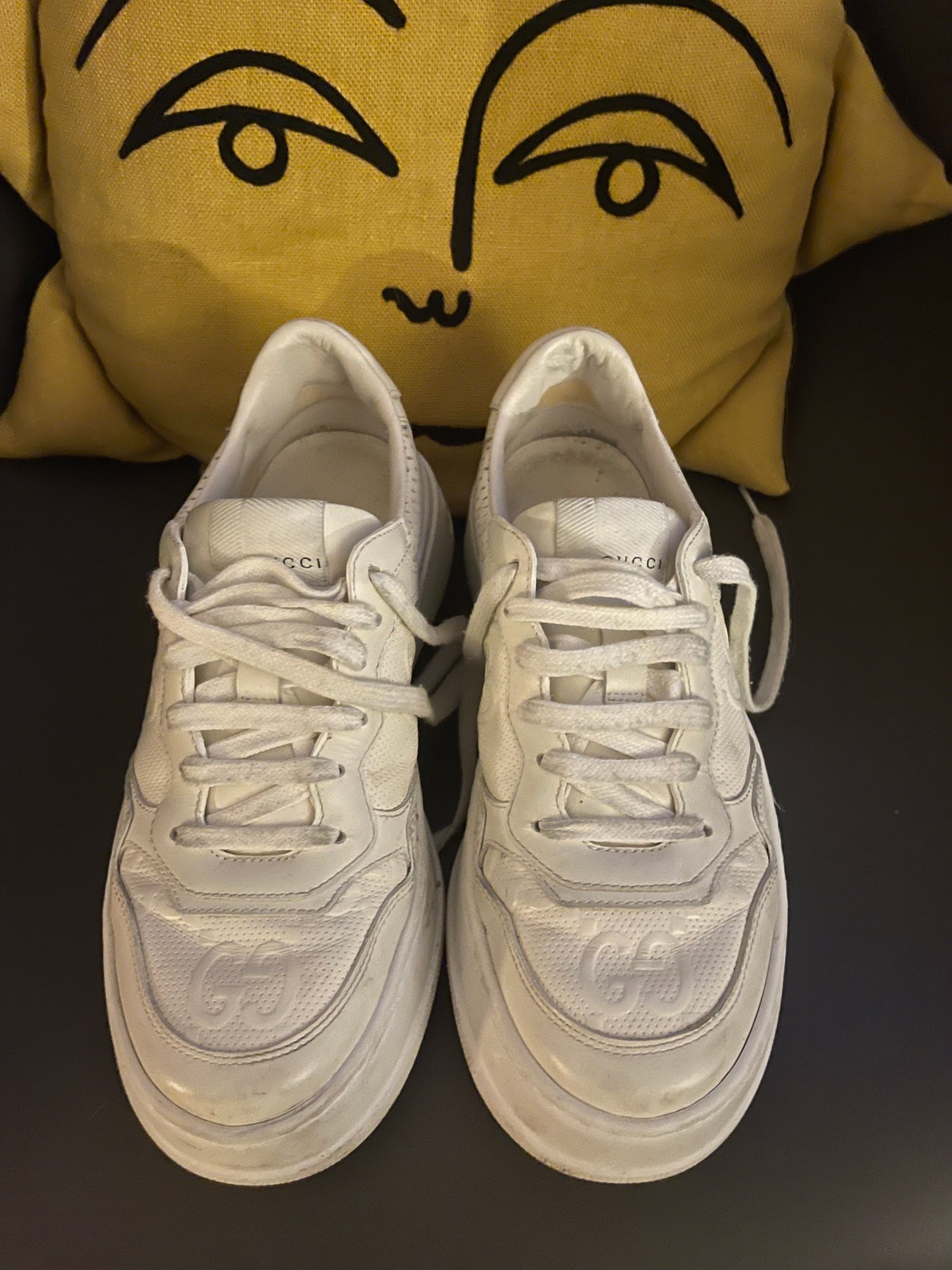 Load image into Gallery viewer, Gucci White Logo Trainers
