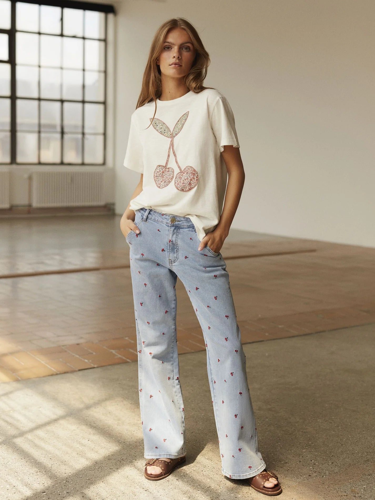 Load image into Gallery viewer, Sofie Schnoor Embroidered Cherry Jeans-NWT
