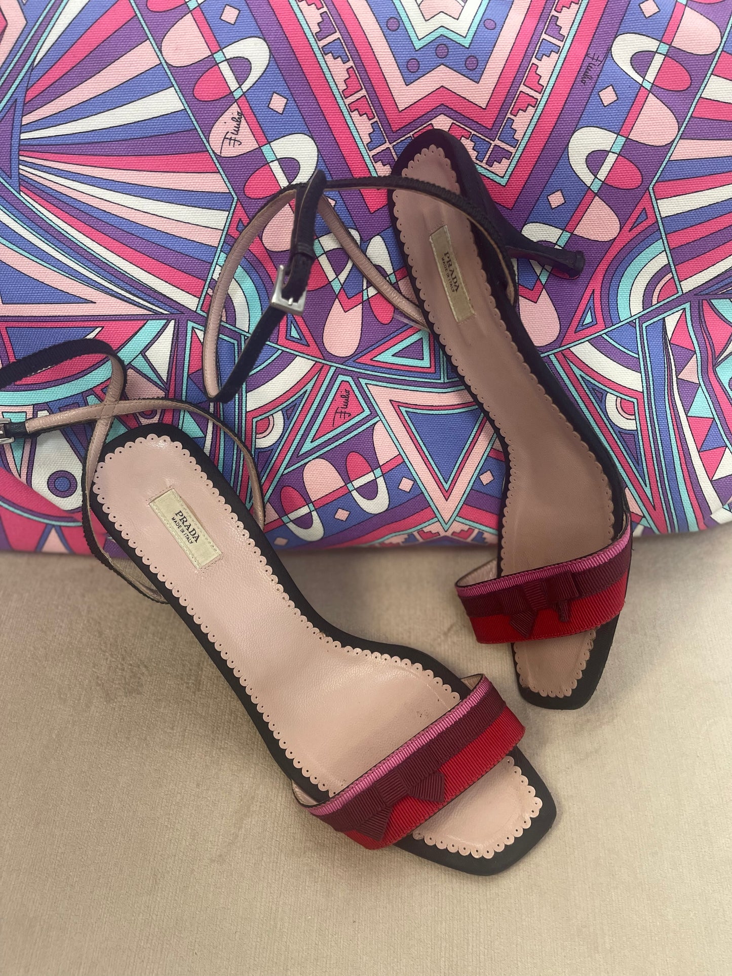 Prada bow best sale slides