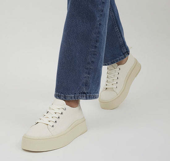 Vagabond Cream Sneakers - nib